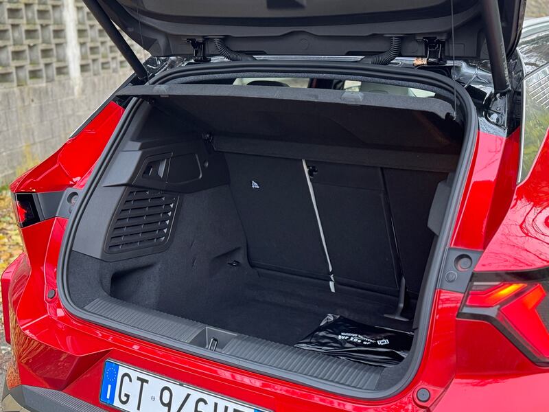 Renault Scenic E-Tech: guarda la gallery del crossover elettrico per viaggiare 8