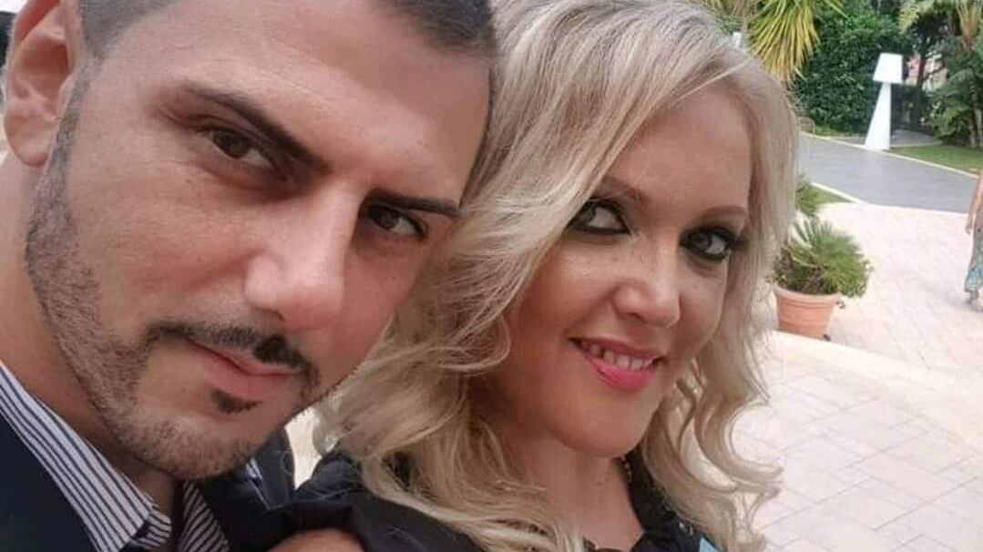 "In ginocchio". Il post, poi uccide la compagna e si toglie la vita
