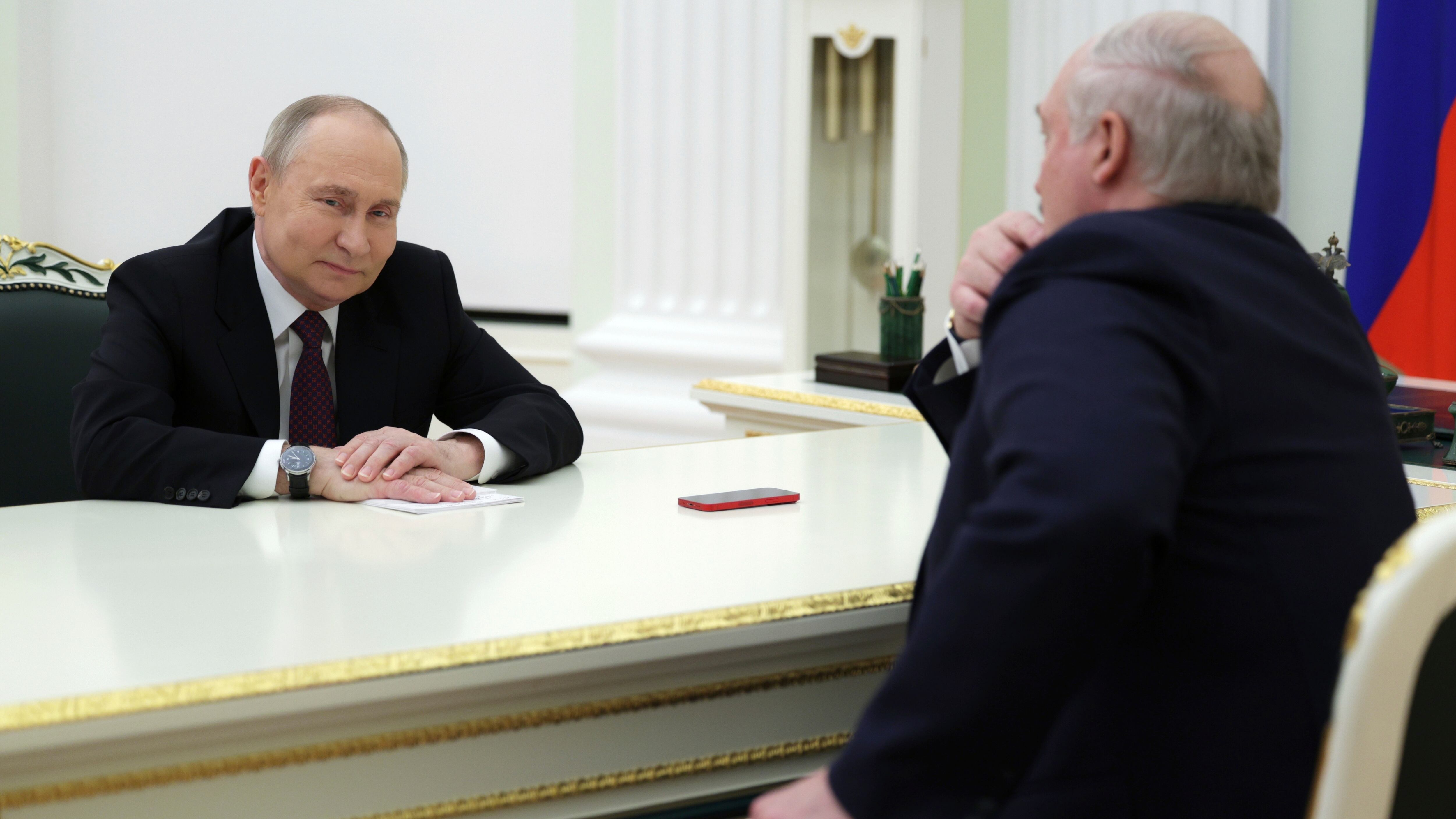 Pace, Mosca chiude. E il Belgio indaga sui soldi russi in Ue
