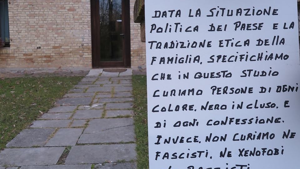 Venezia, fisioterapista avverte i clienti: "Non curo fascisti, xenofobi e razzisti"