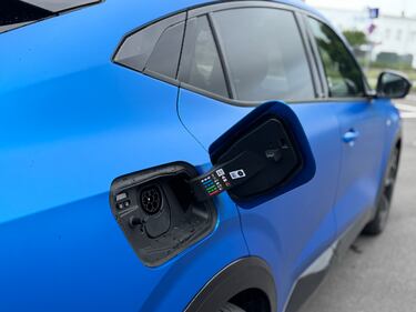 Renault Rafale plug-in: guarda la gallery del suv da 300 CV 15