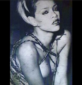 Rihanna, continuano le sexy provocazioni 17