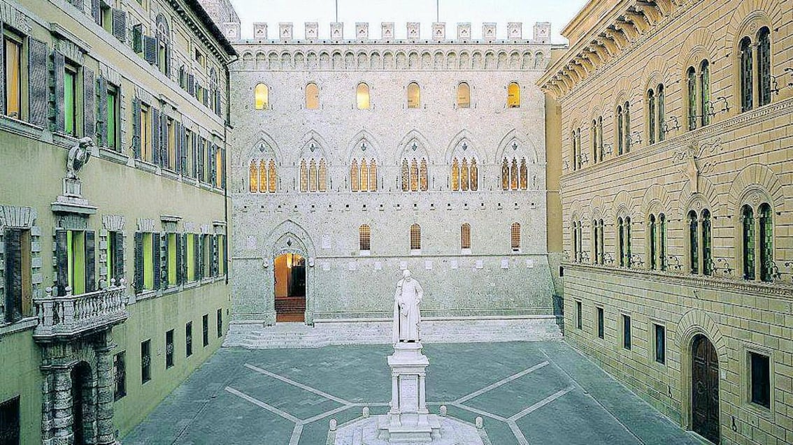 Un aumento su misura per i fondiLa ricapitalizzazione da 5 miliardi che parte lunedìil retroscenaL'operazione azzera i vecchi soci che non aderiranno