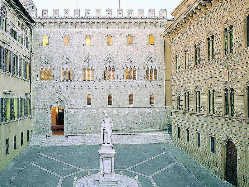 Raffica di “no” per Mps. Intesa opziona la vittoria