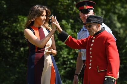 Melania Trump gioca a bocce col marito di Theresa May 6