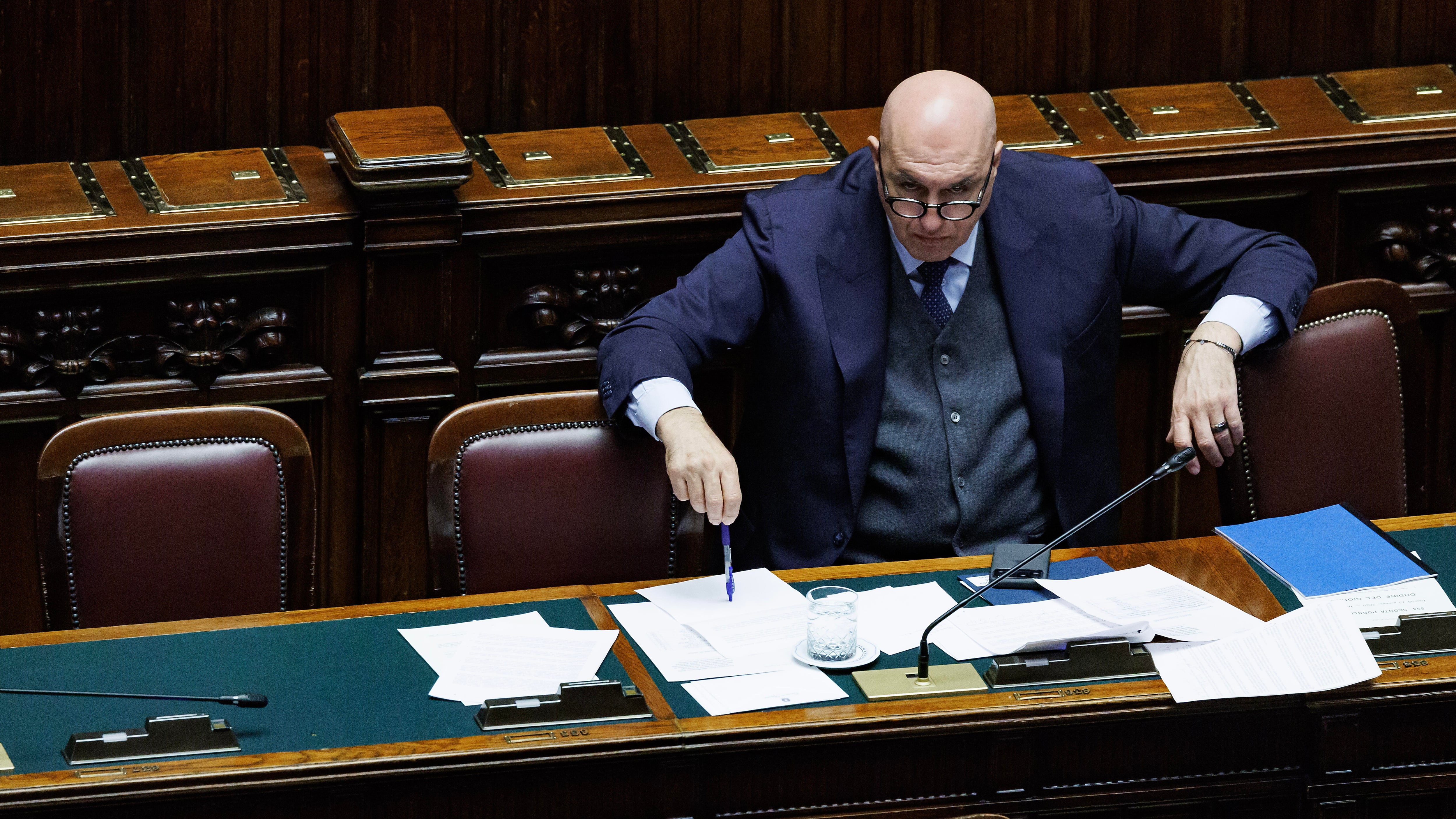 Ucraina, passa la risoluzione di maggioranza. Stoccata di Crosetto: "C'è chi si vergogna di aiutare Kiev"