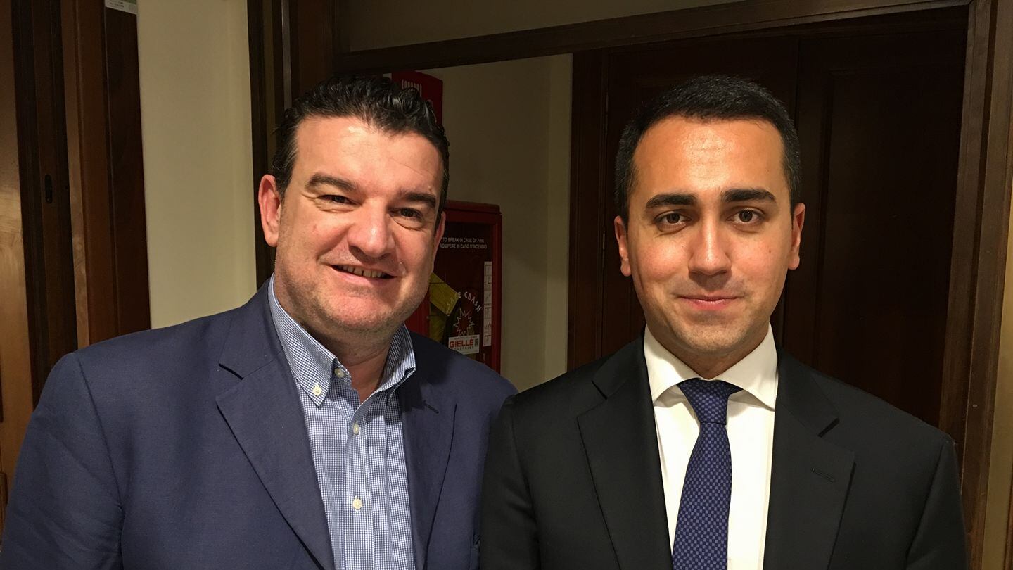 Vicesindaco M5S posteggia col pass disabili del padre morto