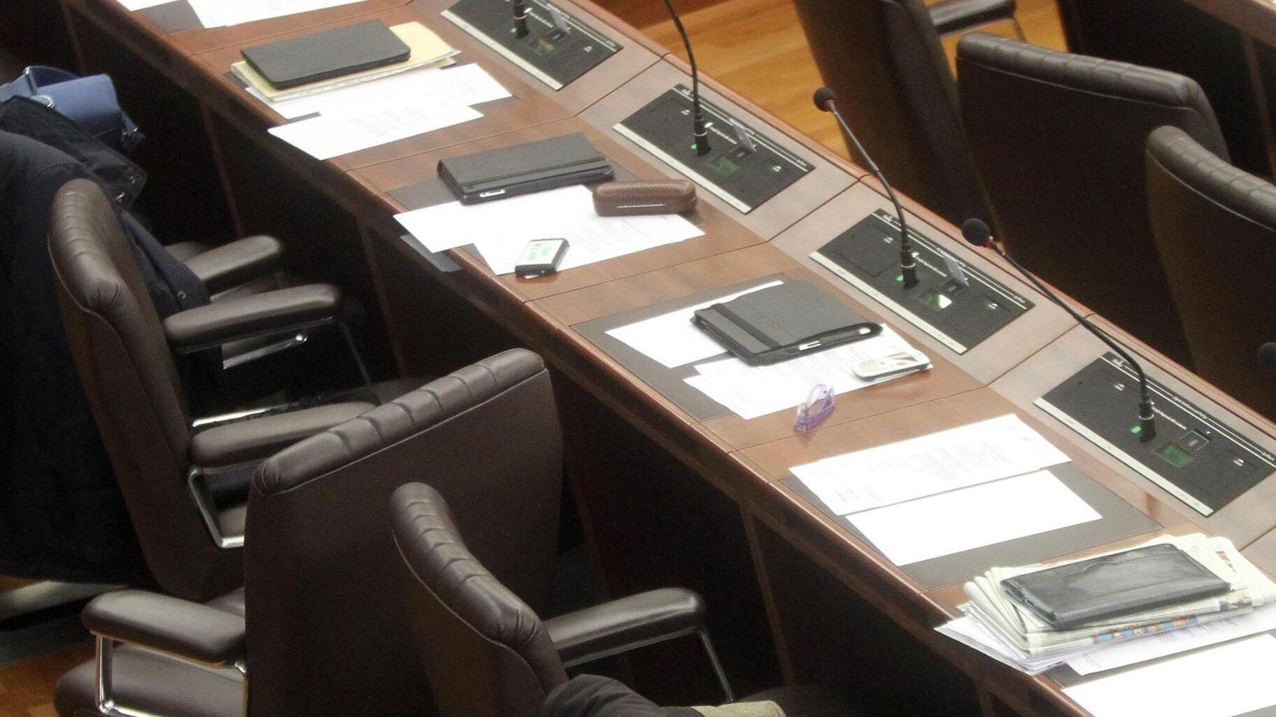 I sondaggi premiano Maroni Albertini cade su un'altra gaffe