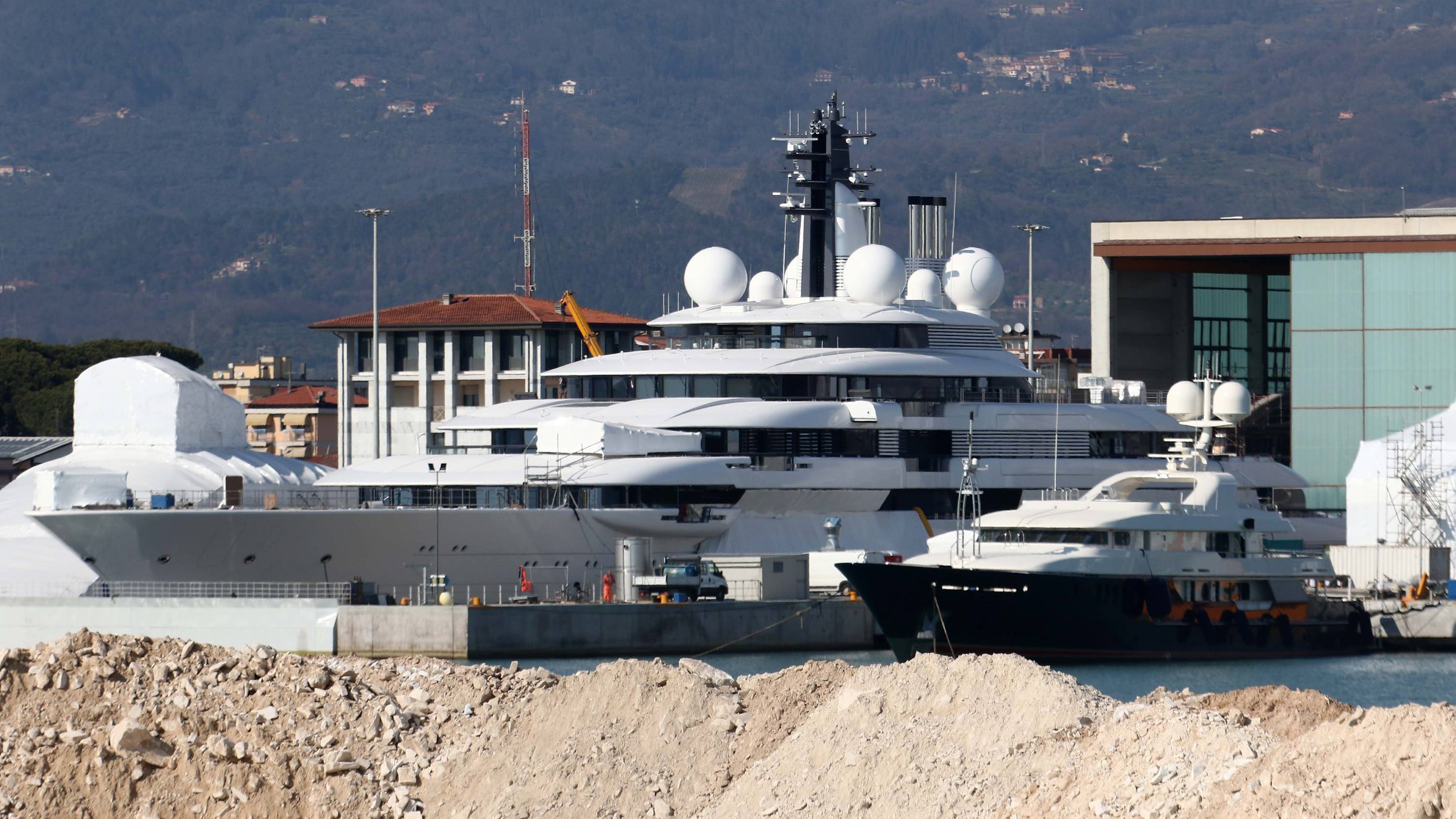 "Cambio d'equipaggio". Cosa è successo a bordo della "nave di Putin"