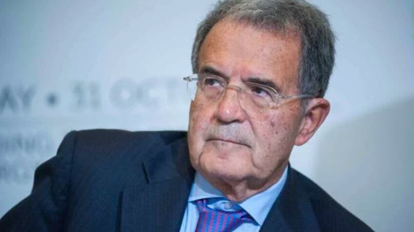 Prodi: "La perizia sul Cav? Ennesima follia dell'Italia"