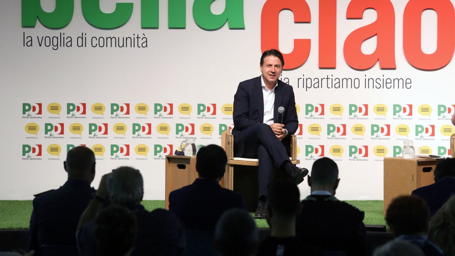 Conte sbeffeggia Salvini alla festa del Pd: "Non manca a nessuno"
