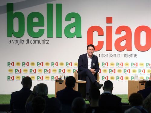 Conte sbeffeggia Salvini alla festa del Pd: "Non manca a nessuno"