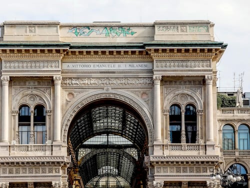 "Gli uffici del Comune...". Il sospetto sui writer della Galleria di Milano