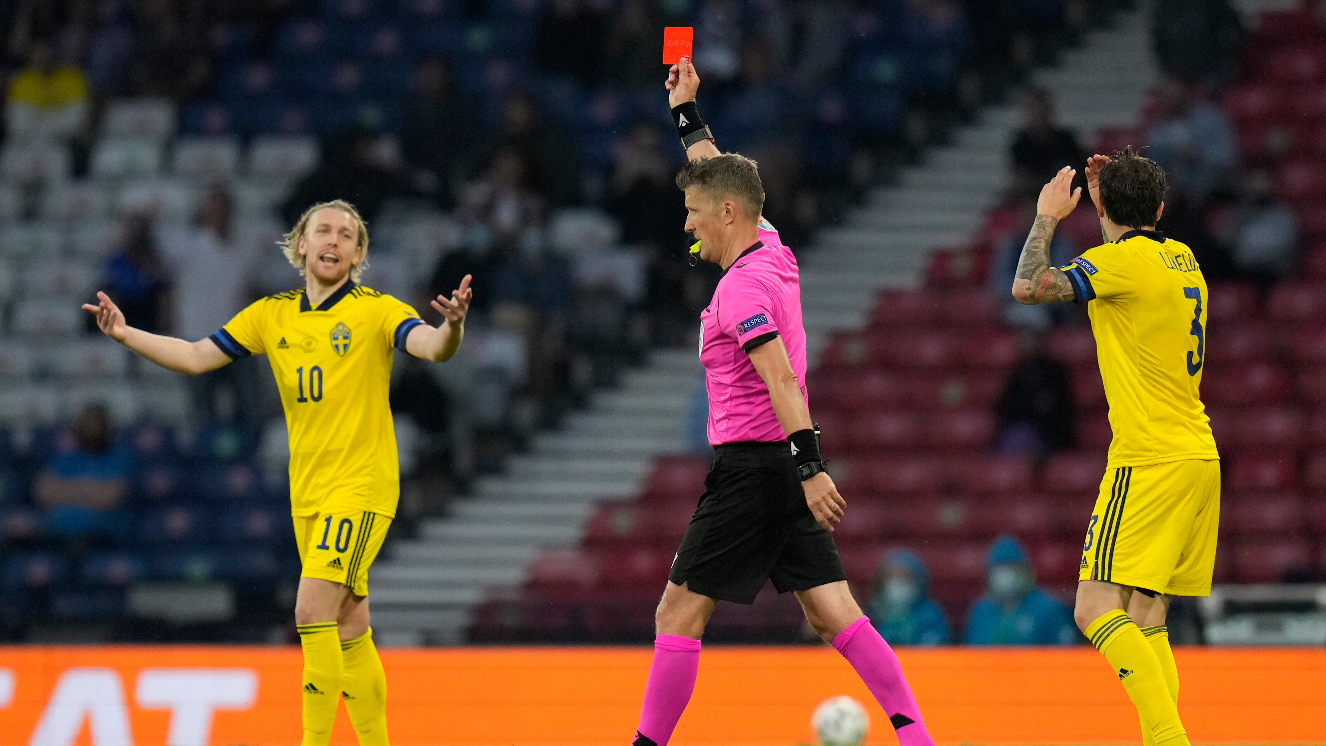 L'insulto all'arbitro italiano: "Ridicolo..."