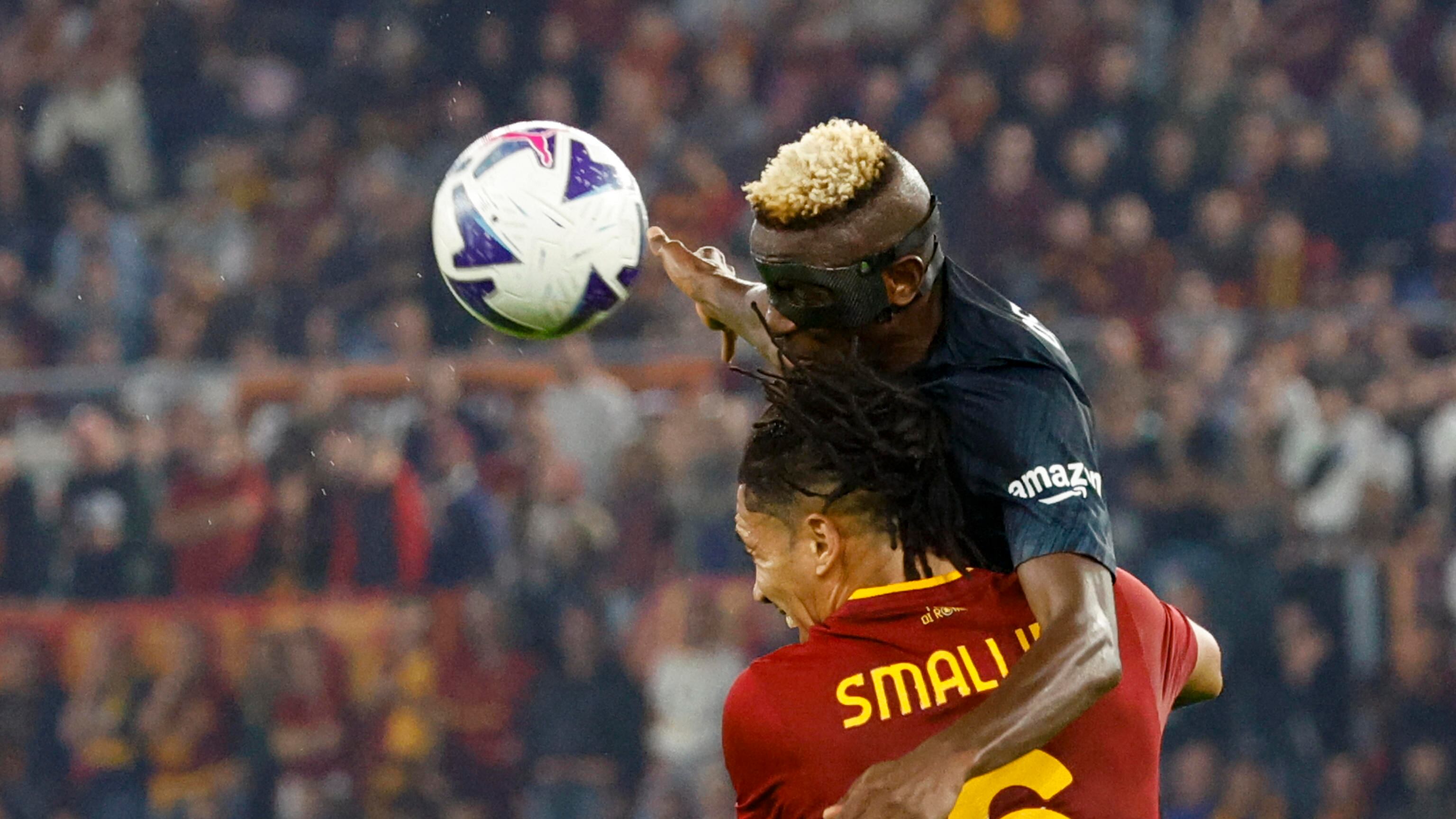Capolavoro Osimhen. Il Napoli passa a Roma: settebello per sognare