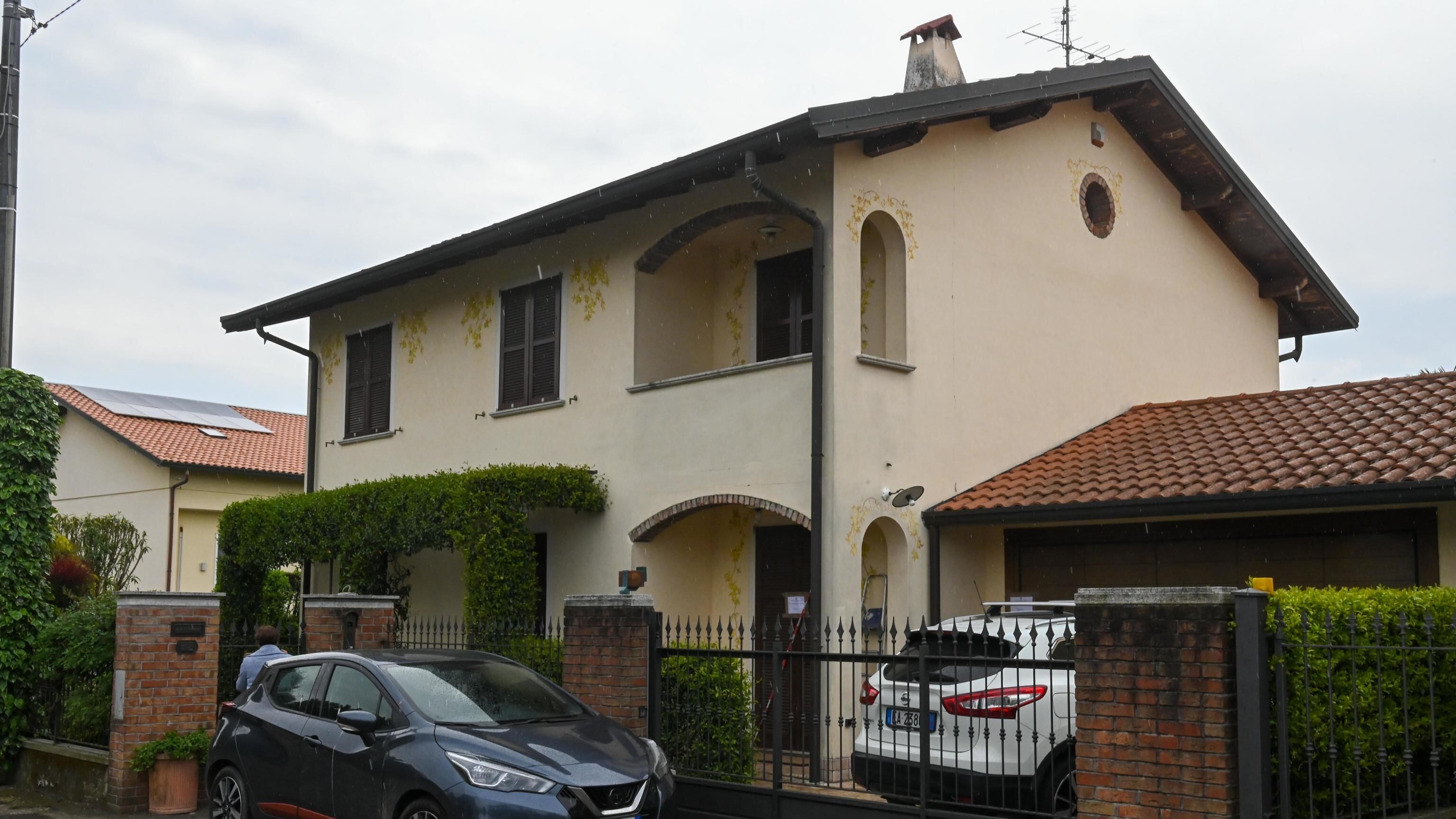 Colpito a martellate dal padre architetto. Si sveglia il figlio superstite della strage