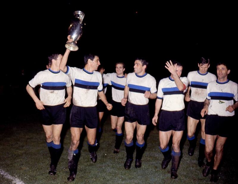 L'Inter festeggia la vittoria a fine partita 