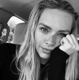  Camille Kostek, le foto più sensuali 4
