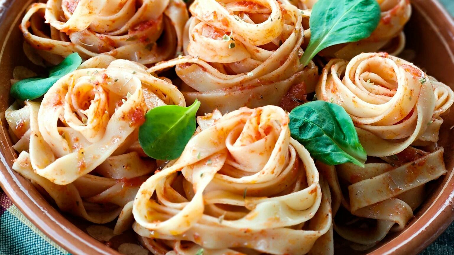 8 alimenti che i dietologi consigliano sempre: non fanno ingrassare e danno energia