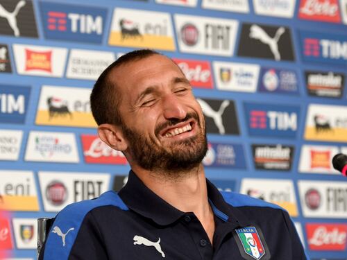Chiellini va controcorrente: "Guardiola ha rovinato il difensore italiano"