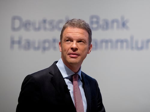 Deutsche Bank finisce in rosso per la prima volta da quattro anni