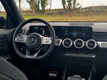Mercedes-Benz EQB, le foto del suv elettrico: guarda la gallery 16