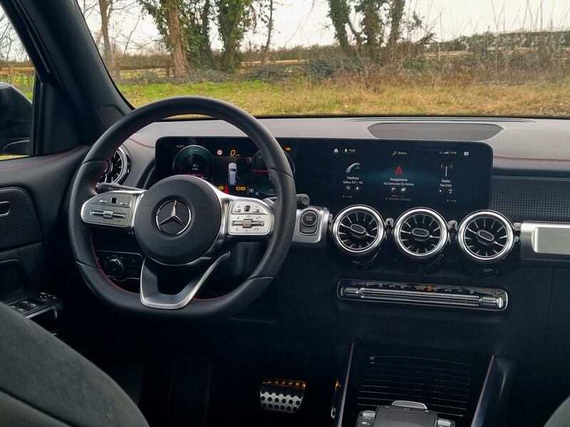 Mercedes-Benz EQB, le foto del suv elettrico: guarda la gallery 16