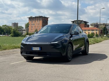 Tesla Model Y Standard: guarda tutte le foto 16