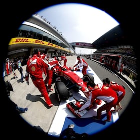 Super Hamilton, pole position a Shanghai 6