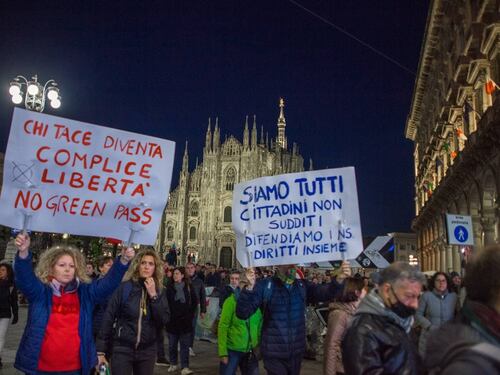 Negozi, ristoranti, trasporti e servizi: la rete sommersa nelle chat no vax