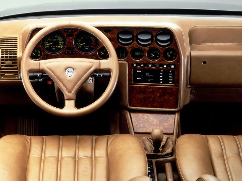 Lancia Thema, guarda la gallery 26