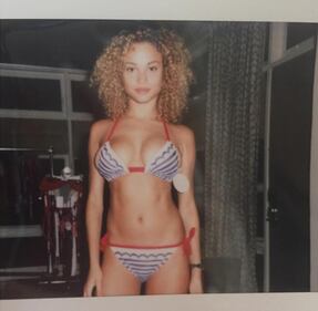 Rose Bertram, la modella belga solare e sensuale 14