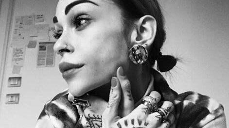 Uomini e Donne, Valentina Dallari torna su Instagram e abbozza un sorriso