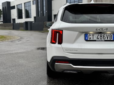 KIA Sorento HEV 2025: guarda la gallery del SUV 7 posti ibrido full 9