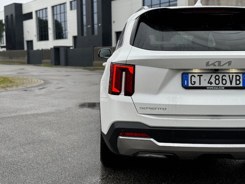 KIA Sorento HEV 2025: guarda la gallery del SUV 7 posti ibrido full 9