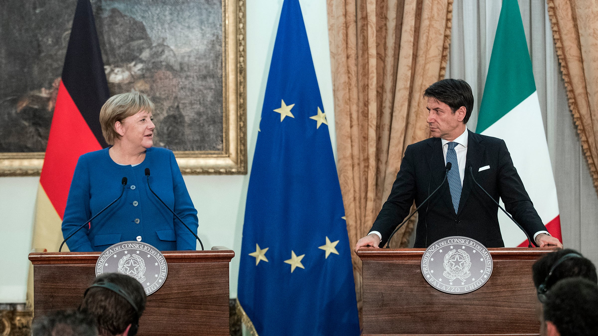 La telefonata Conte-Merkel: linea di fuoco per il governo