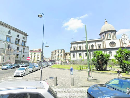 Stuprata in strada, una turista la salva
