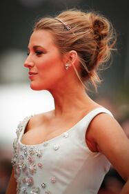 Blake Lively, pancione su red carpet 35