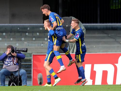 Swiderski decide la sfida salvezza fra Verona e Sassuolo che perde Berardi per infortunio