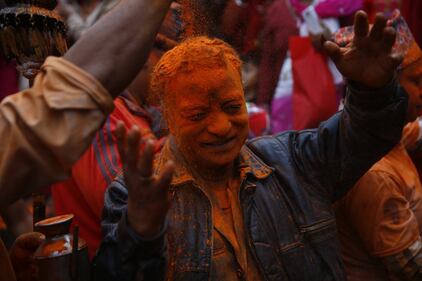 Bhaktapur si colora per il festival nepalese del Sindoor 8
