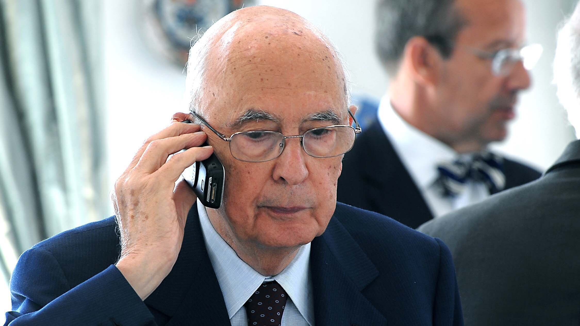 La missione olandese di Napolitano: anche dopo il voto terremo i conti a posto