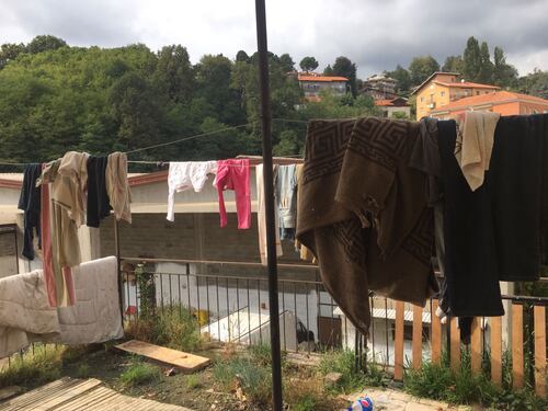 Biella, le foto dello stabile occupato dagli immigrati