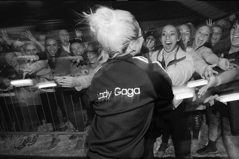 Lady Gaga sexy e glitterata al Super Bowl 24