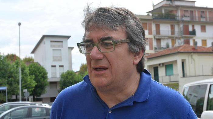 "Qui non fate controlli". Denunciato il "prete dei migranti" don Biancalani