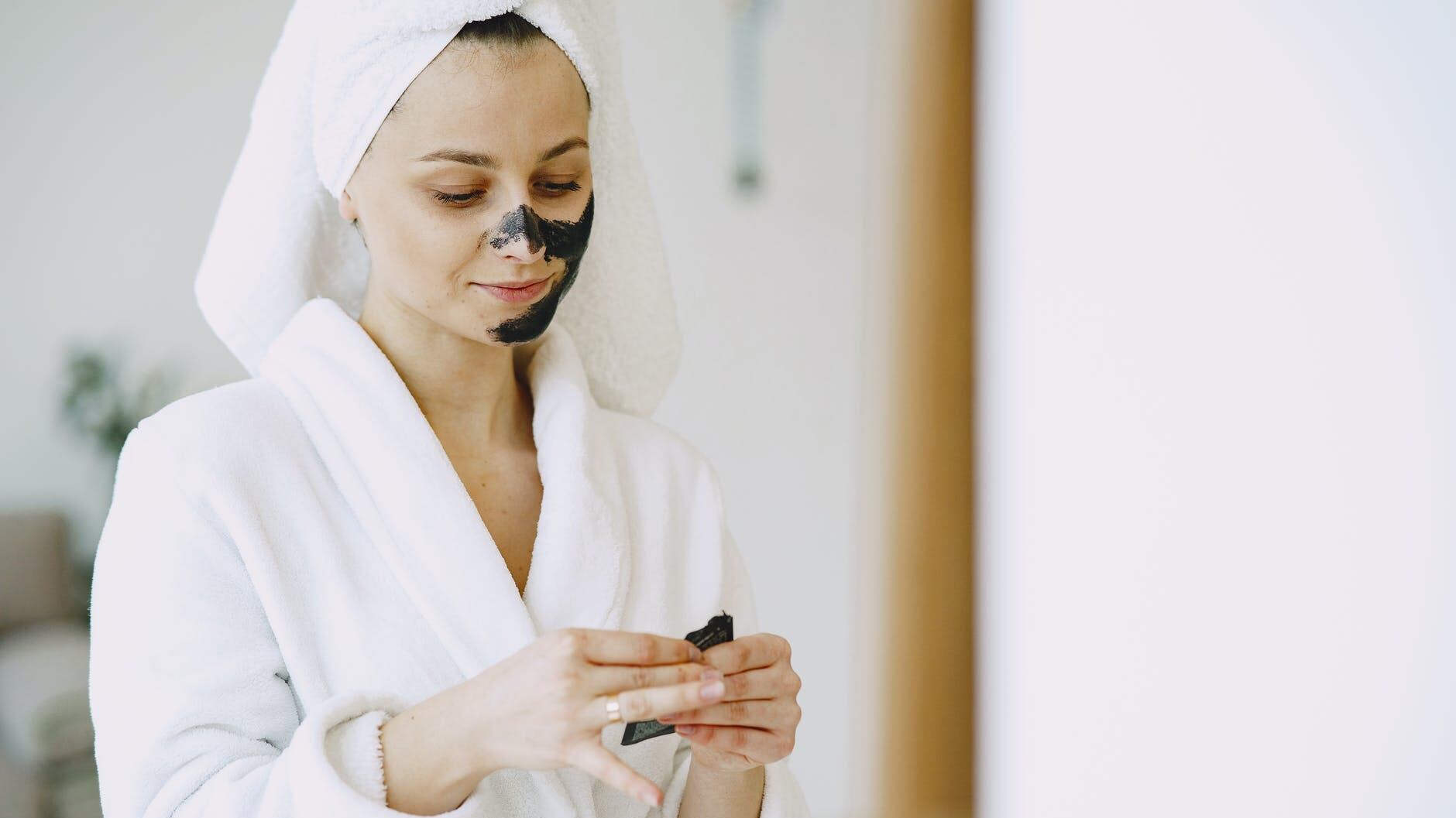 Acne a 60 anni: perché succede e rimedi naturali