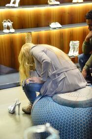 Francesca Cipriani sexy: shopping a Milano 12