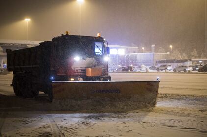 Maltempo, neve e gelo al Nord: disagi sulle strade 9