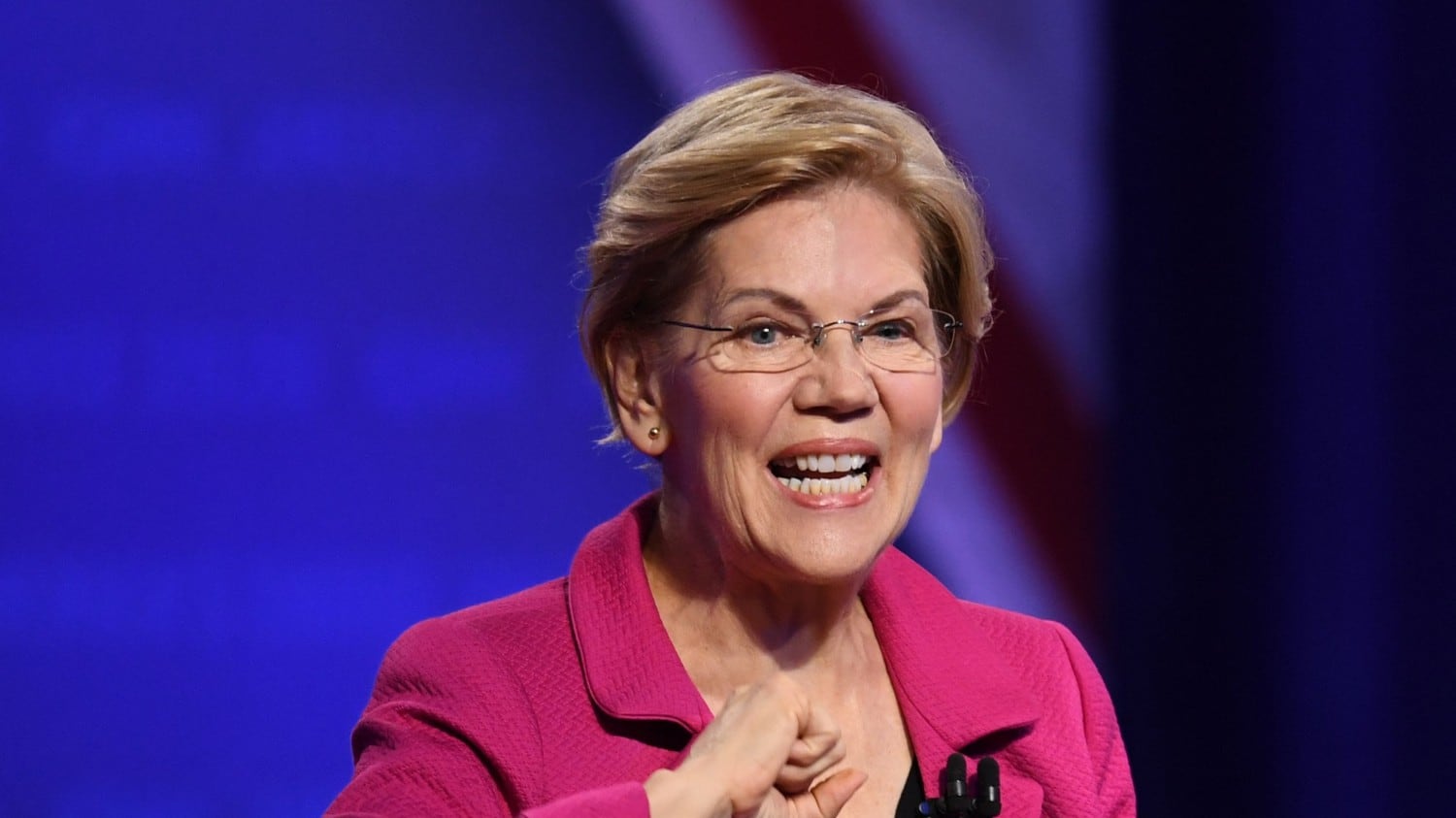Warren provoca Facebook e pubblica spot fake