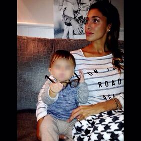 Belen si butta sul sociale tra famiglia e scatti hot 6