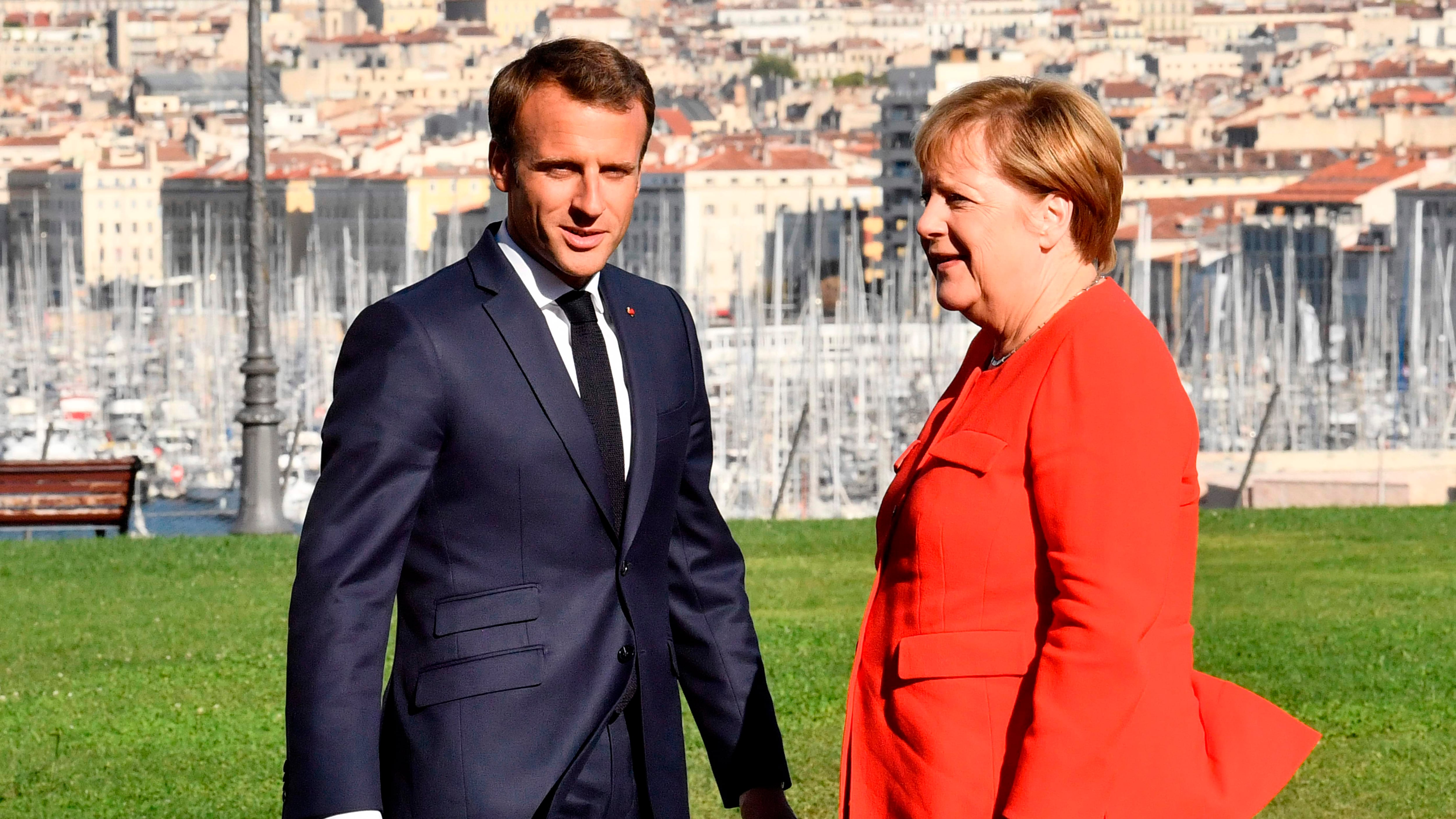 Patto Macron-Merkel per escludere l'Italia dalle risorse europee
